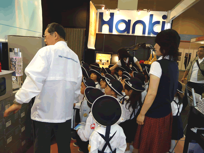 中小企業展　説明シーン